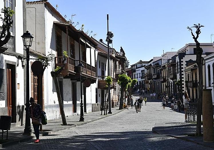 La Calle Real, la vía principal del casco de Teror.