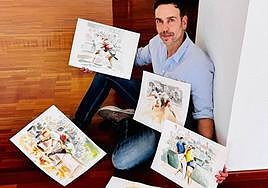 Ciro Miró muestra alguna de las acuarelas que forman su exposición 'Arena'.