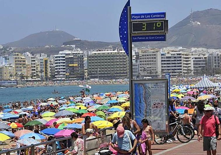 Imagen de la playa de Las Canteras.