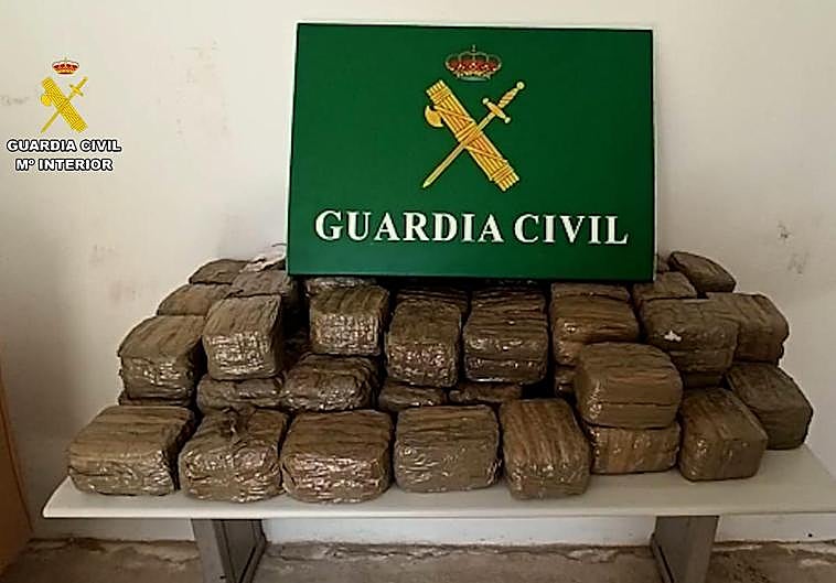 Sorprenden a un hombre con más de 65 kilos de hachís en Lanzarote