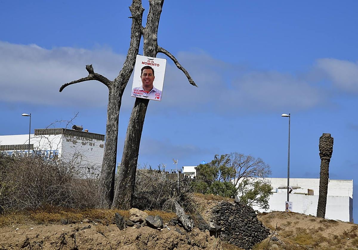 La marea de los carteles electorales inunda Gran Canaria