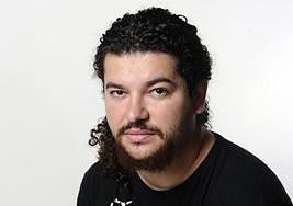 El guitarrista de Efecto Pasillo, Nau Barreto.