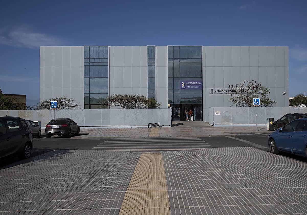 Fachada de las Oficinas Municipales en San Fernando de Maspalomas.