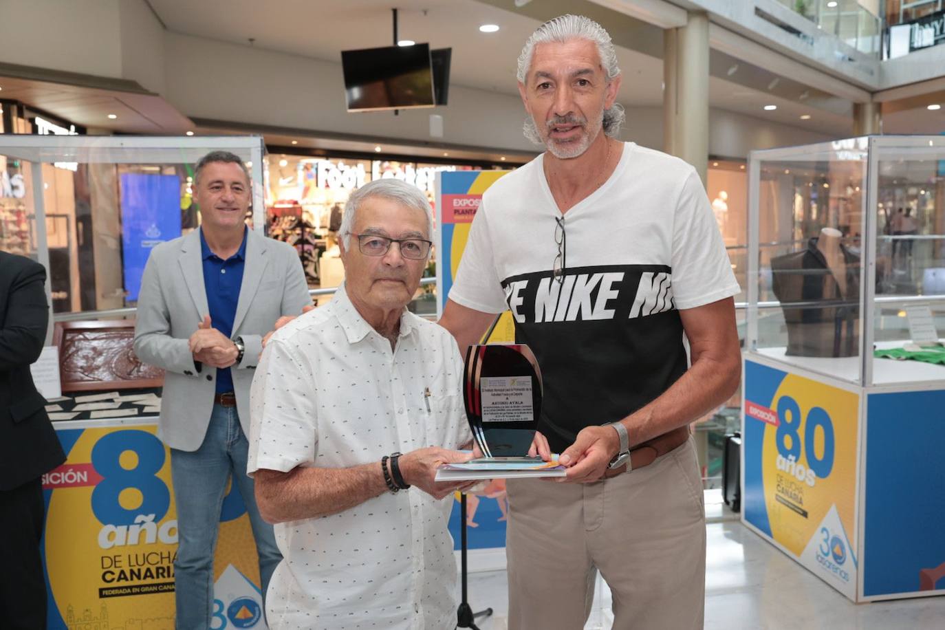 La lucha canaria rinde homenaje a Jesús Gómez, Antonio Ayala y Juan Cubas