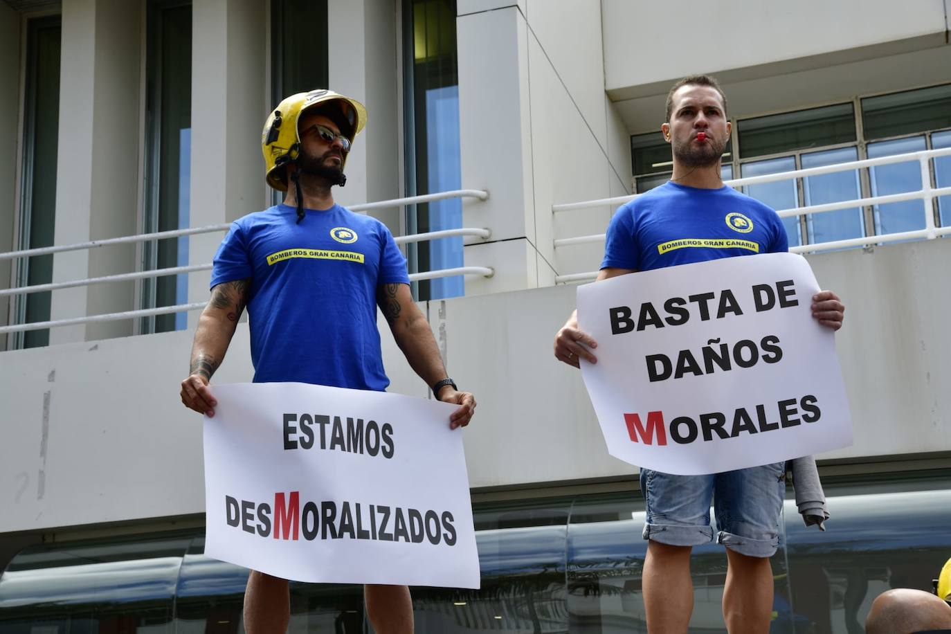 Los bomberos salen a la calle «desMoralizados»