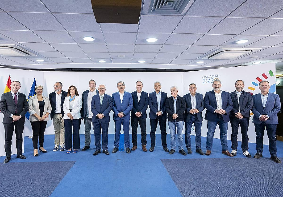 Representantes del Gobierno de Canarias, el Cabildo y los ayuntamientos firmantes.
