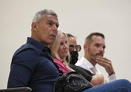La Audiencia de Las Palmas retomó este miércoles el juicio contra los diseñadores Antonio Mentado (1i), Lenita Burman (2i) y Nicole Mentado (2d), responsables de las marcas de bañadores y ropa interior Lenita y XTG,