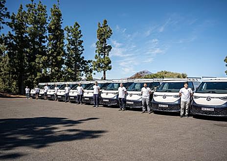 Imagen secundaria 1 - Volkswagen Comerciales entrega la primera flota del nuevo ID. Buzz Cargo a EAV
