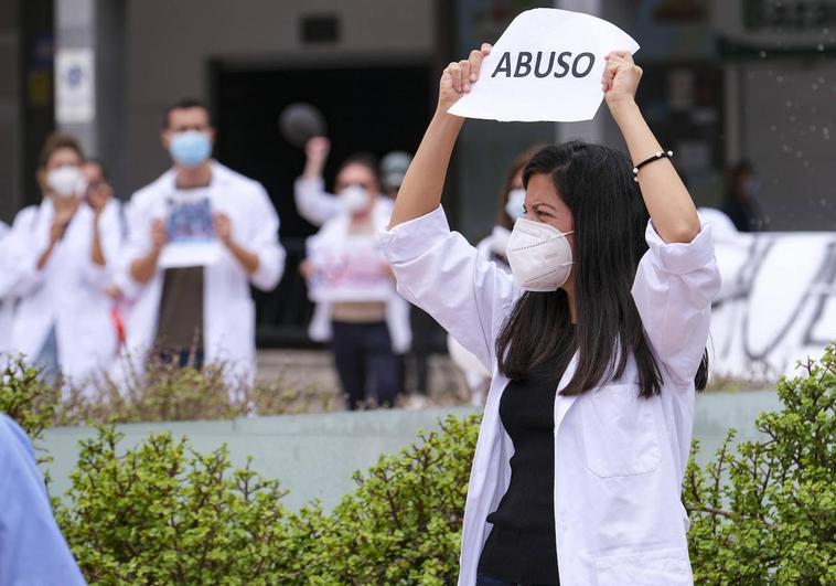 6.000 médicos están llamados hoy a una huelga que Sanidad ve inexplicable