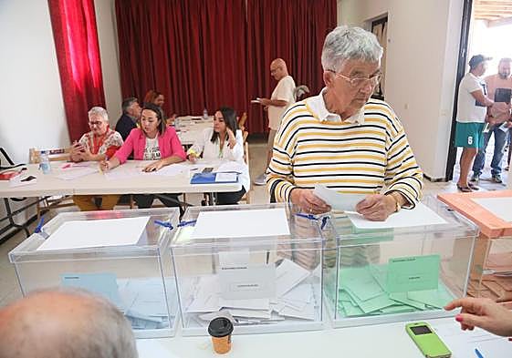 Mesa electoral en Betancuria.