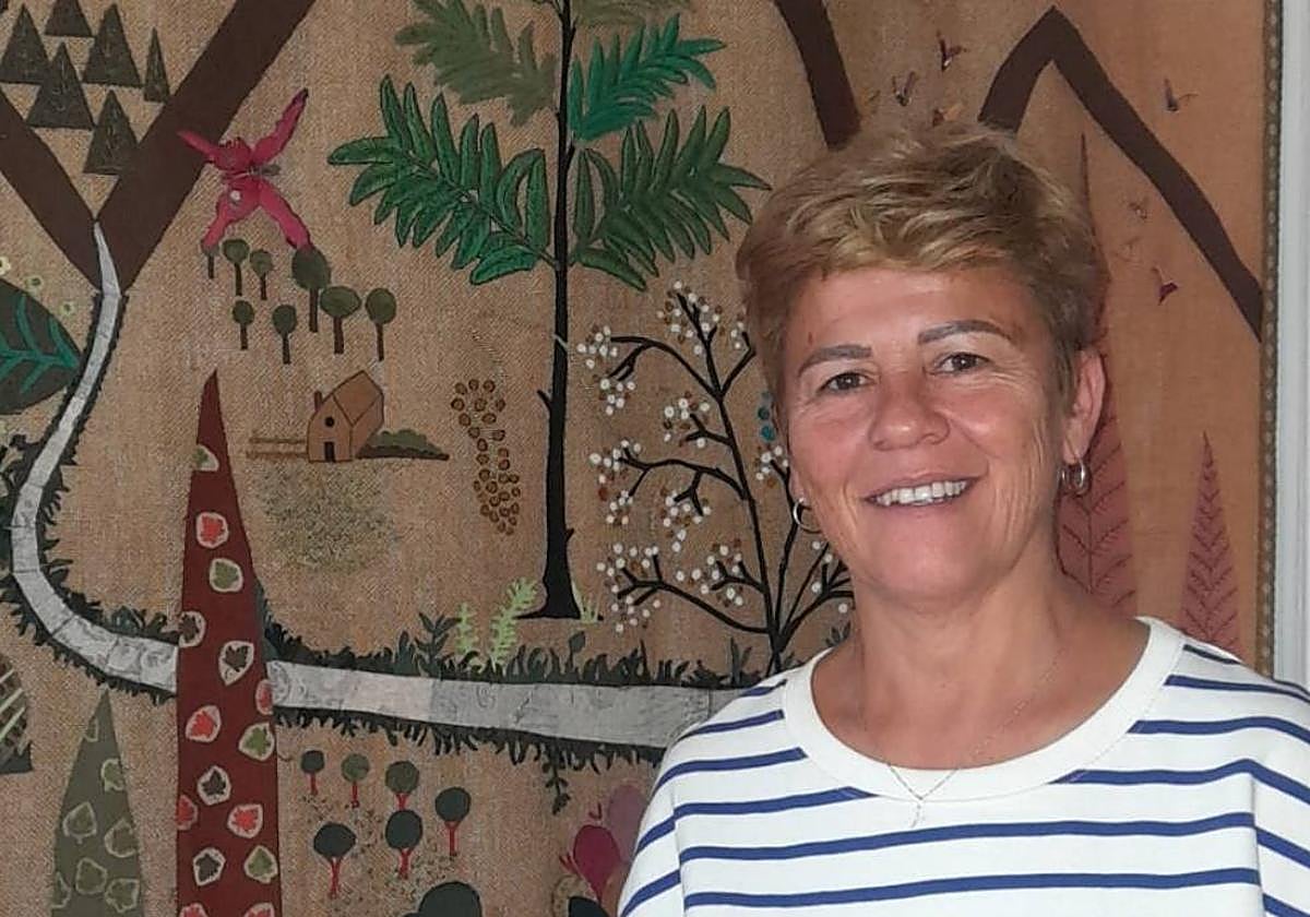 Yolanda Hernández se mantiene informada de la actualidad a través de la radio.