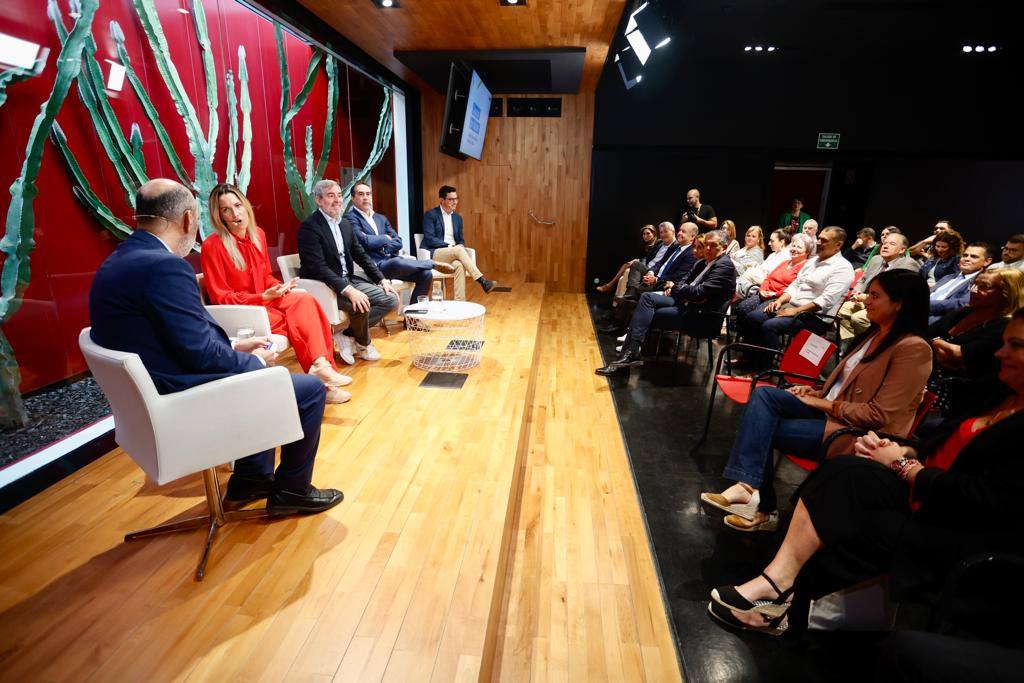 El encuentro &#039;Canarias por delante&#039;, en imágenes
