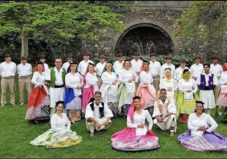 La Agrupación Folkórica San Cristóbal toca a las 20.30 horas.