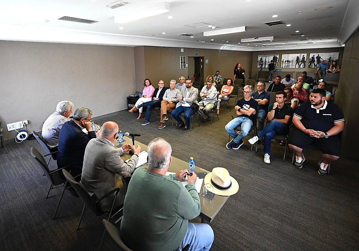 Un momento de la reunión de este viernes con los clubes deportivos de élite de Gran Canaria.
