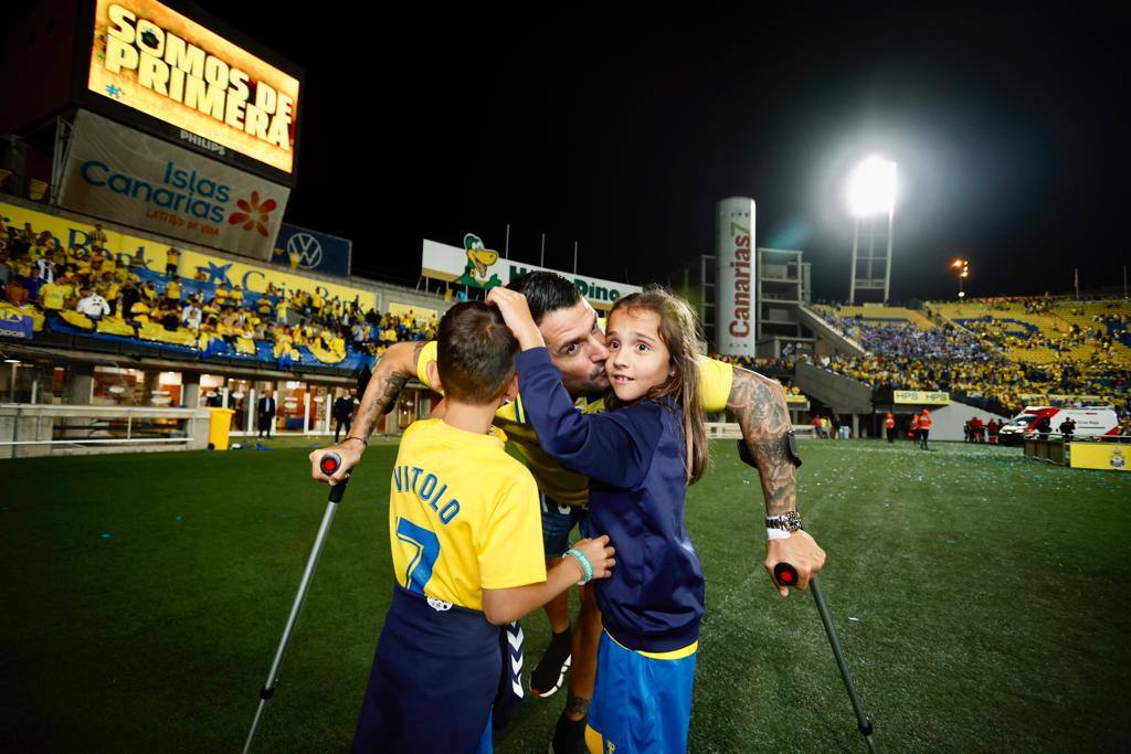 Emotiva celebración de los jugadores de la UD en el Gran Canaria