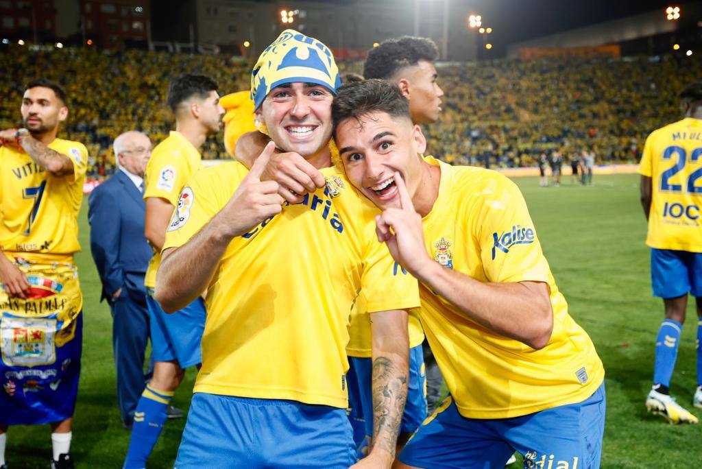 Emotiva celebración de los jugadores de la UD en el Gran Canaria