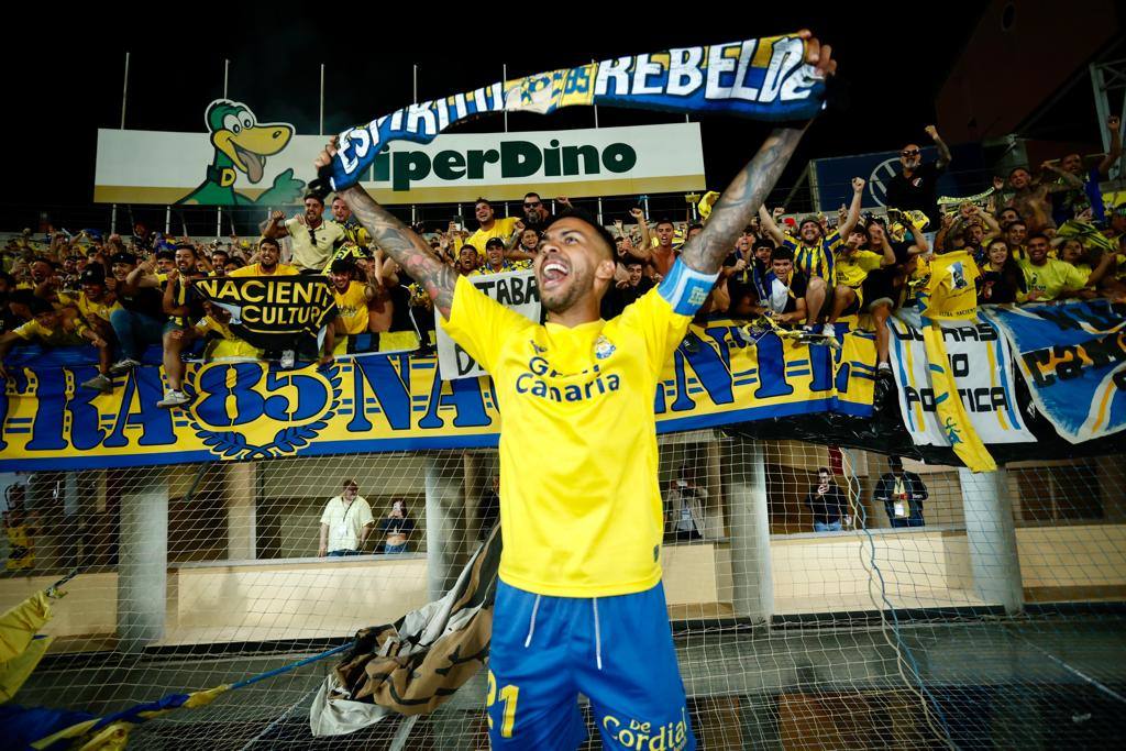 Emotiva celebración de los jugadores de la UD en el Gran Canaria