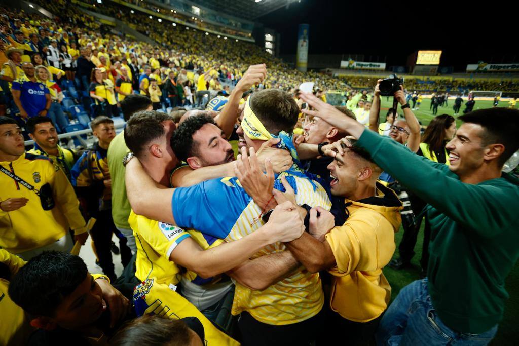 Emotiva celebración de los jugadores de la UD en el Gran Canaria