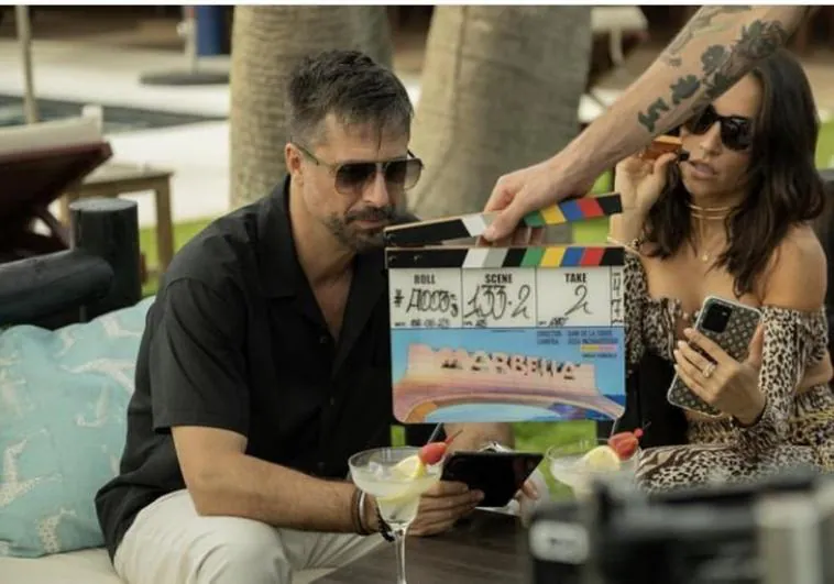 Hugo Silva y Ana Isabelle Acevedo, durante el rodaje de 'Marbella'.