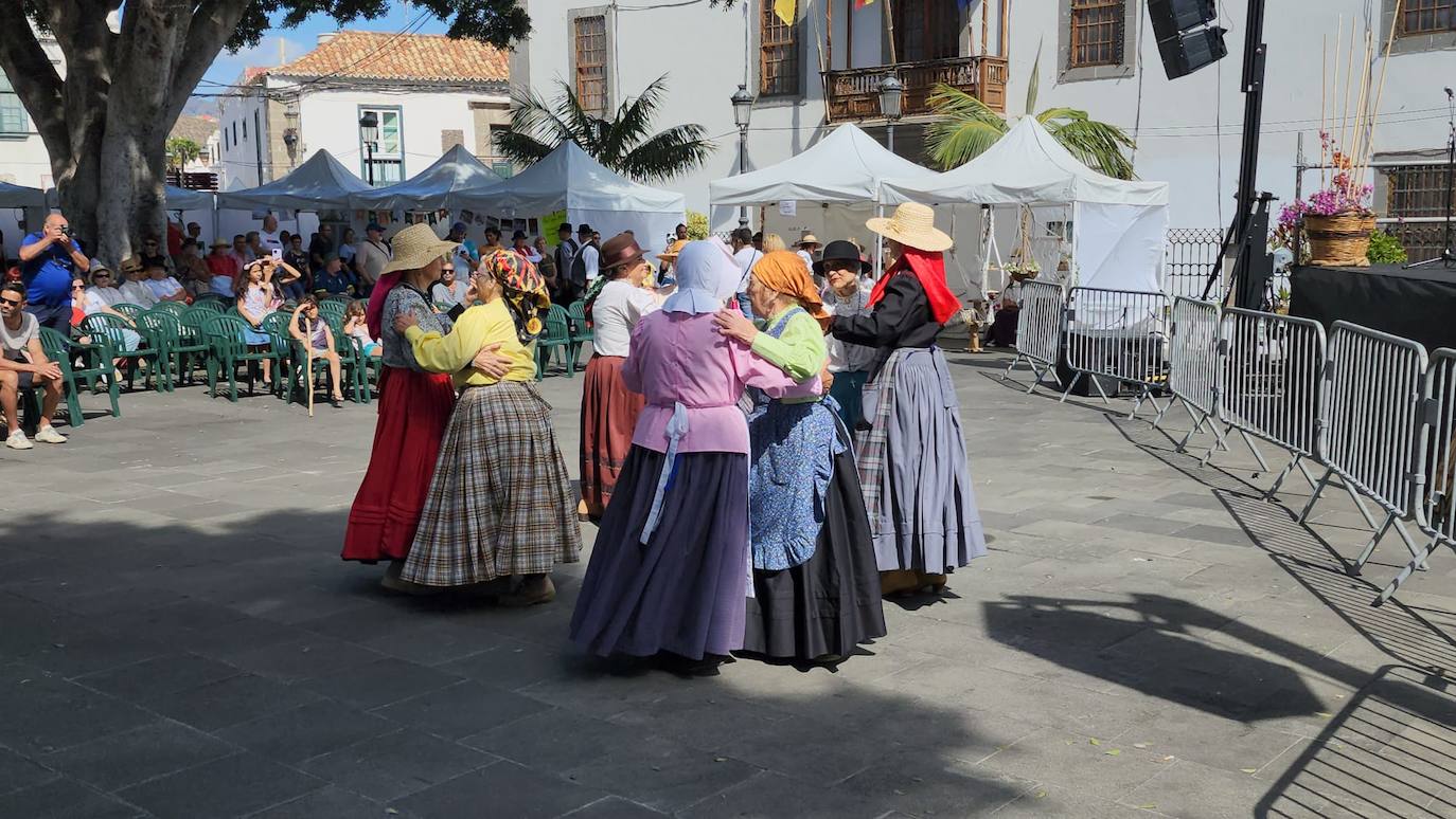 La plaza San Juan acoge el Día de Canarias