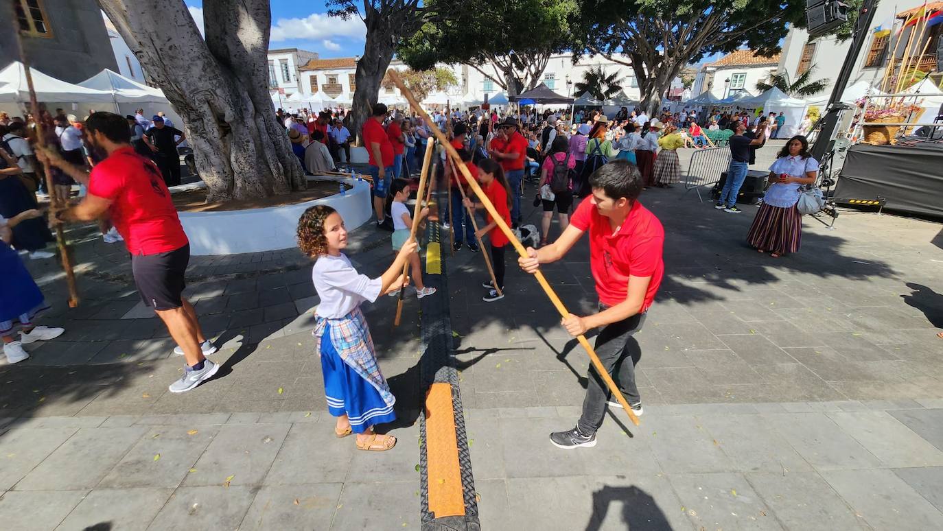 La plaza San Juan acoge el Día de Canarias