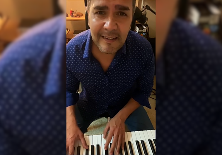 El cantante teldense Taxe felicita cantando a los canarios
