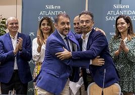 José Manuel Bermúdez y Carlos Taife (PP), tras la firma del acuerdo conformado este sábado.