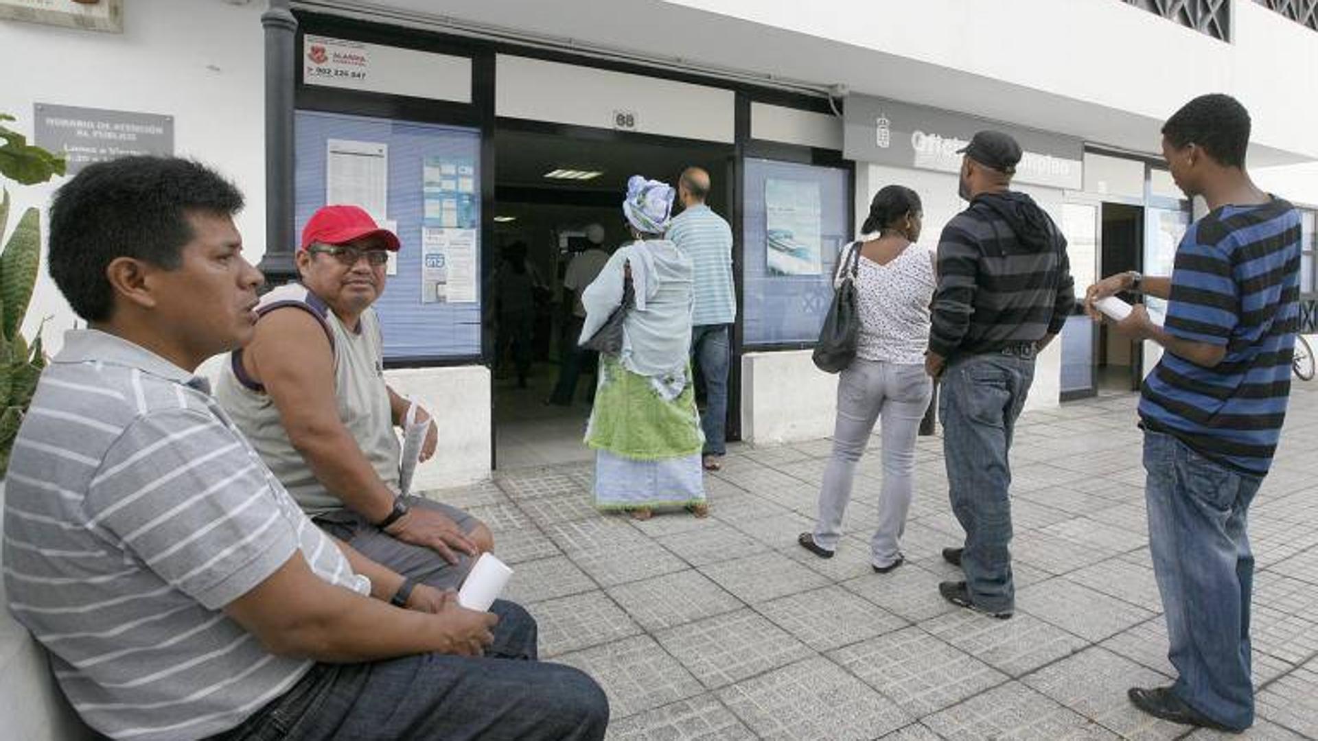 Unemployment drops in the Canary Islands by 3,140 people in May