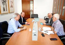 La negociación formal entre PSOE y NC para compartir el Gobierno insular arrancó este martes.