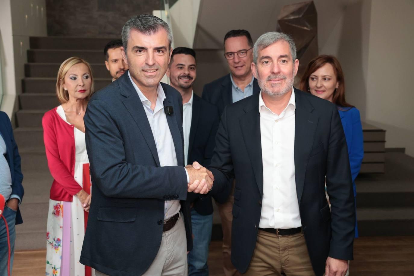 La reunión de CC y PP para sellar un pacto de Gobierno en Canarias, en imágenes
