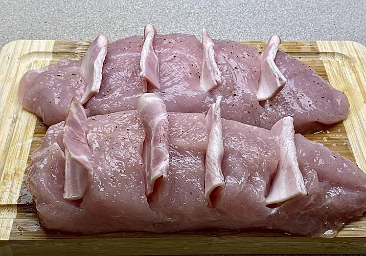 Colocamos bacon en cada ranura