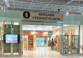 La nueva tienda se localiza cerca de las puertas de embarque.