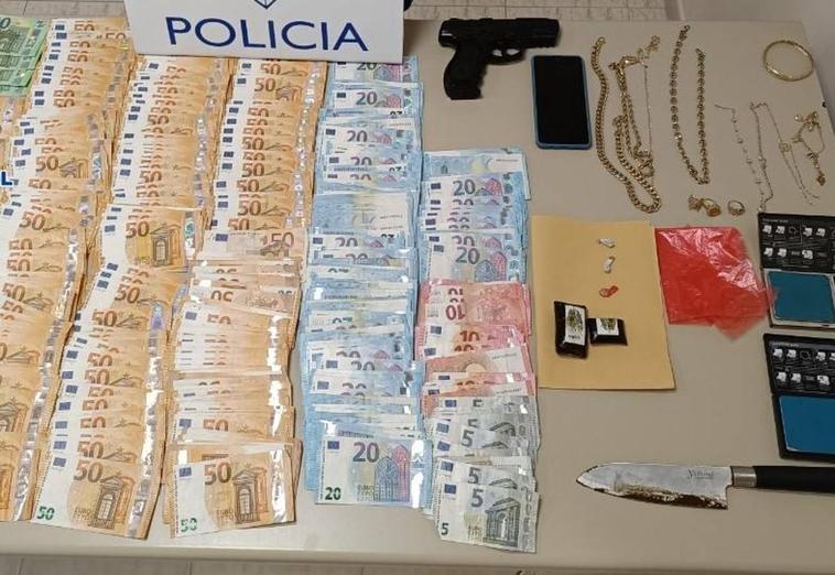 Detenidos madre e hijo por vender drogas en su casa de Puerto del Rosario