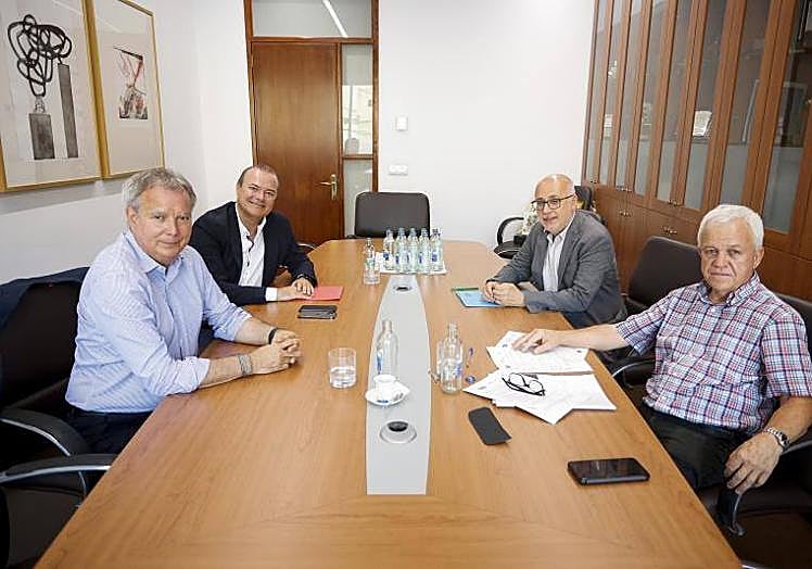 Franquis e Hidalgo (i), junto a Morales y Ramírez (d) en una de las reuniones del pacto.