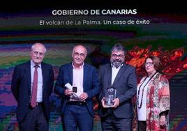 El viceconcejero de Comunicación, Ricardo Pérez y el director general de Comunicacion y Crisis del Gobierno de Canarias, Juan Manuel Pardellas han sido los encargados de recoger el premio.