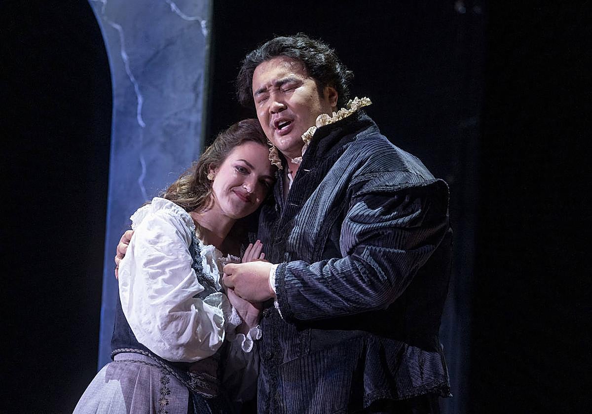 Marina Monzó y Ariunbaatar Ganbaatar, como Gilda y Rigoletto, en este montaje.