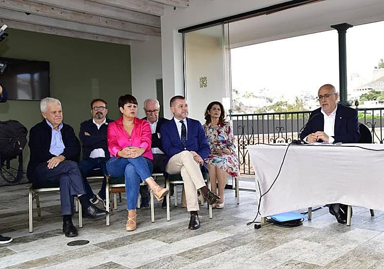 Vista del grupo político de NC, a falta de Pedro Justo, con solo dos consejeras electas.