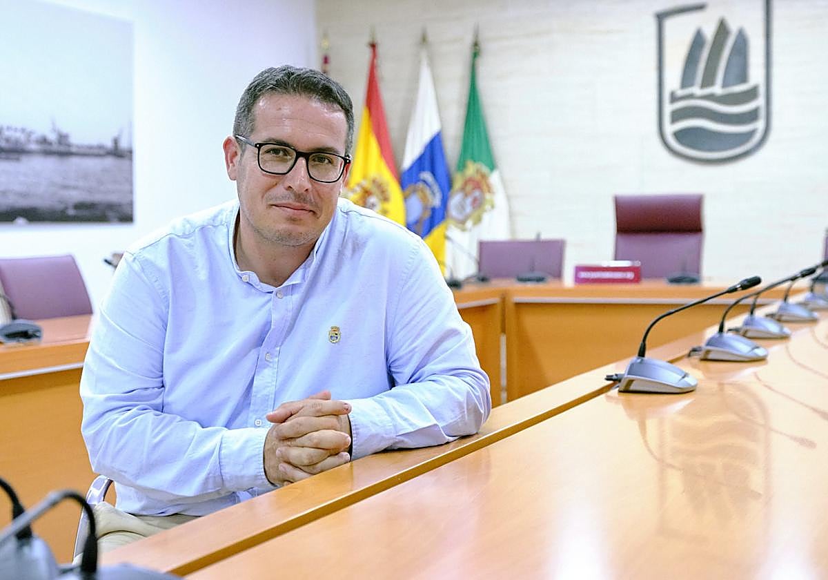 David de Vera, en el salón de plenos del Ayuntamiento capitalino, este lunes, primer día de trabajo del nuevo grupo de gobierno.