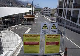 Señalización de 'zona peligrosa' en Puerto Naos.