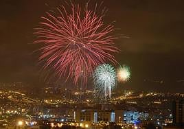 Imagen de los fuegos de San Juan en la capital grancanaria.