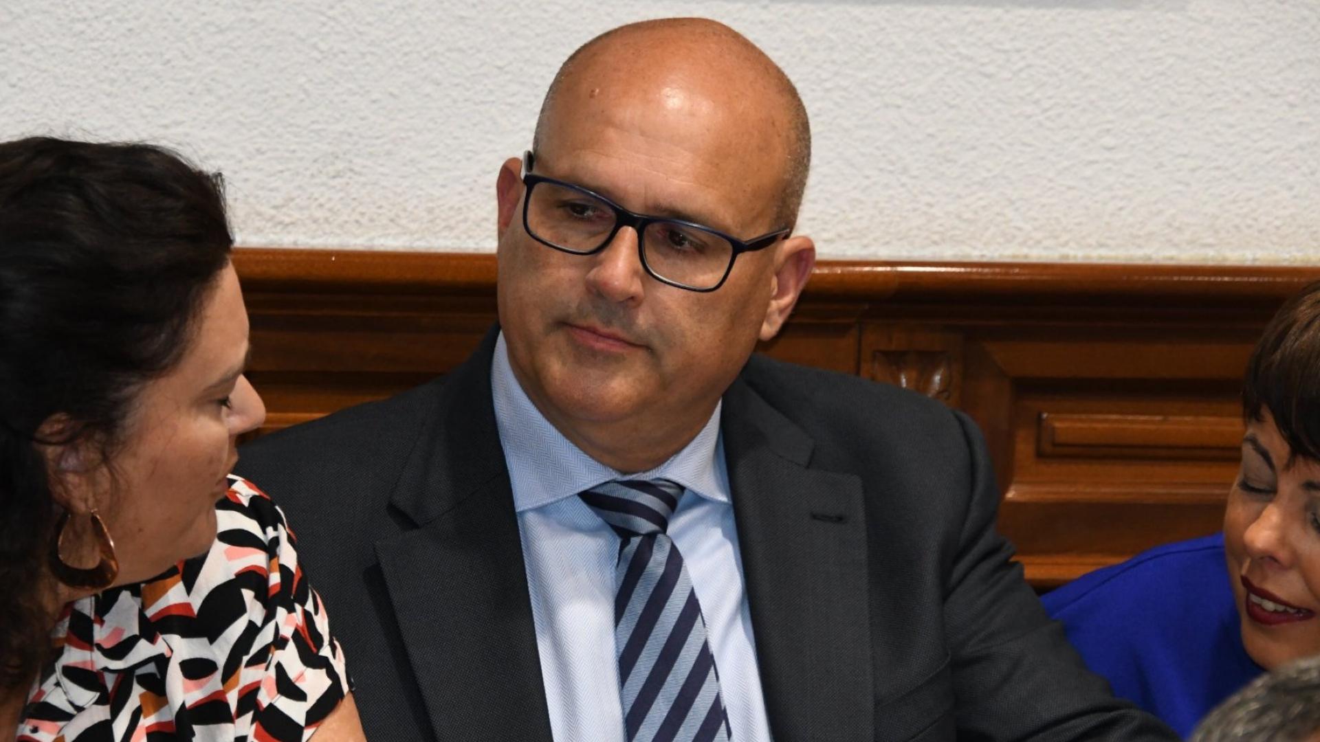 Arencibia deja la política con un sentido homenaje a sus referentes