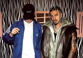 A la izquierda, el productor argentino Bizarrap, y a la derecha, el cantante puertorriqueño, Rauw Alejandro.