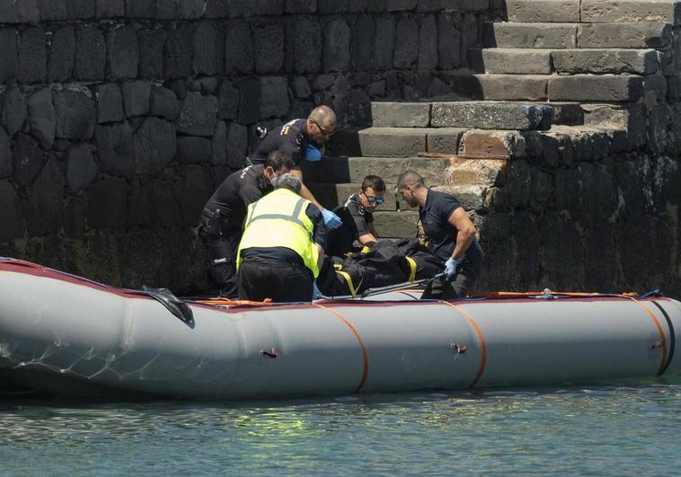 37 inmigrantes muertos, entre ellos dos niños, en un naufragio tras 12 horas suplicando el rescate