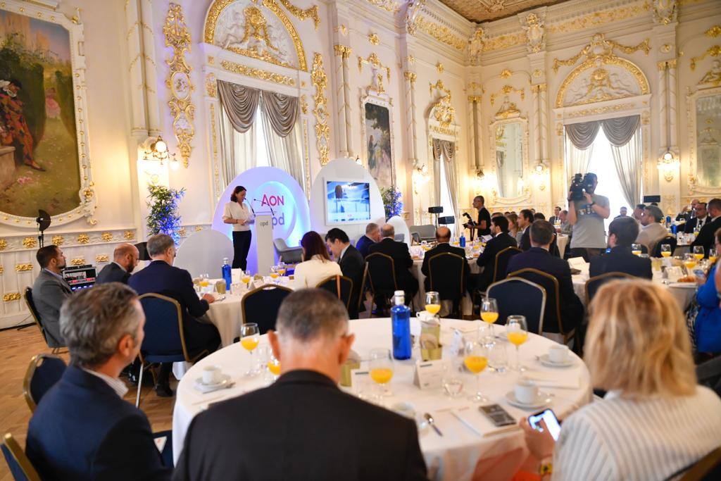 La comunidad de directivos canarios abordan los restos del futuro