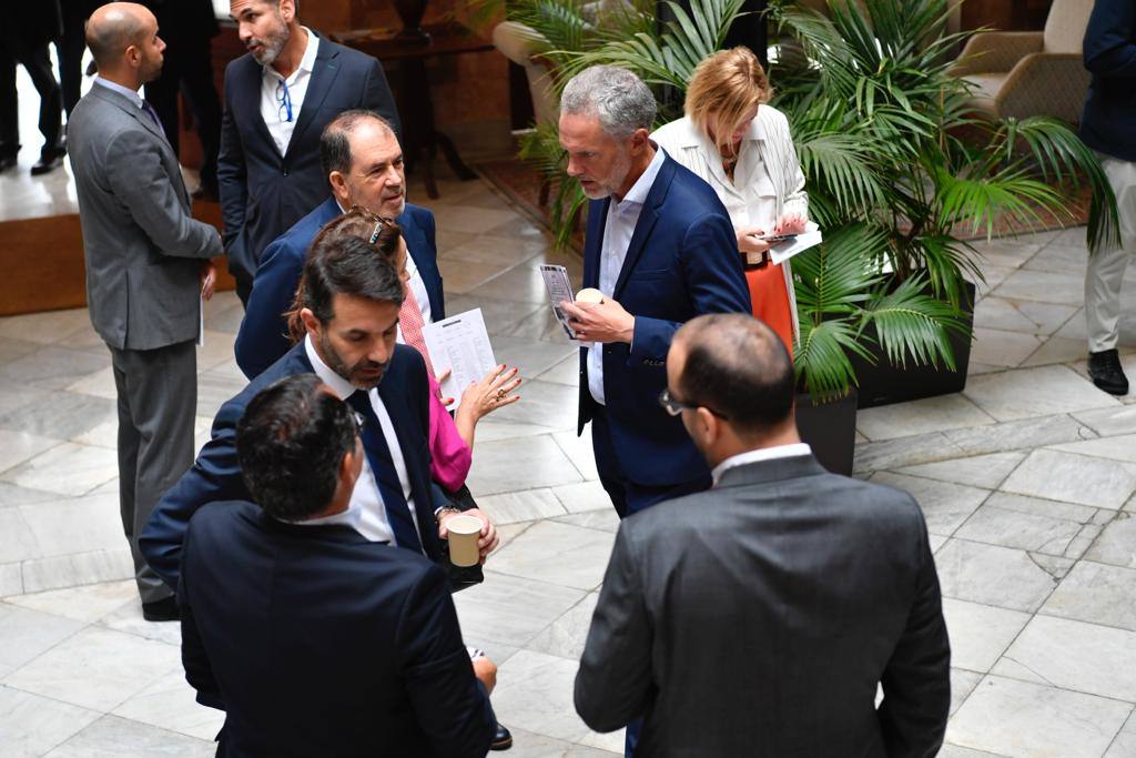 La comunidad de directivos canarios abordan los restos del futuro