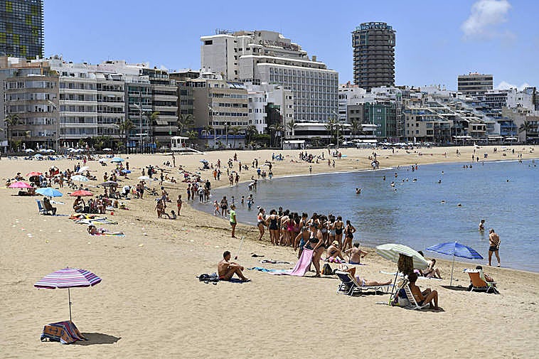 La playa de Las Canteras en la mañana de este jueves, 22 de junio, antes de la víspera de San Juan.