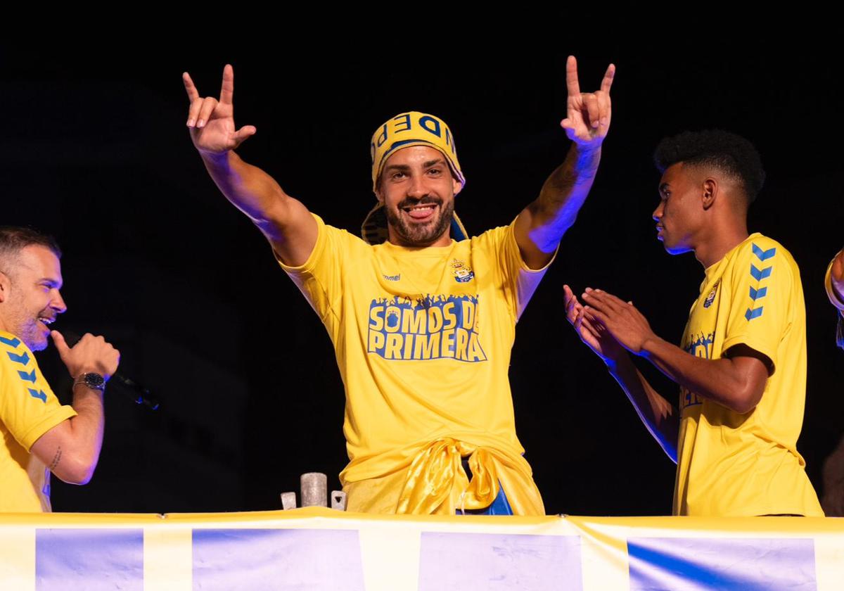 Álex Suárez celebra el ascenso con la UD el pasado 27 de mayo.