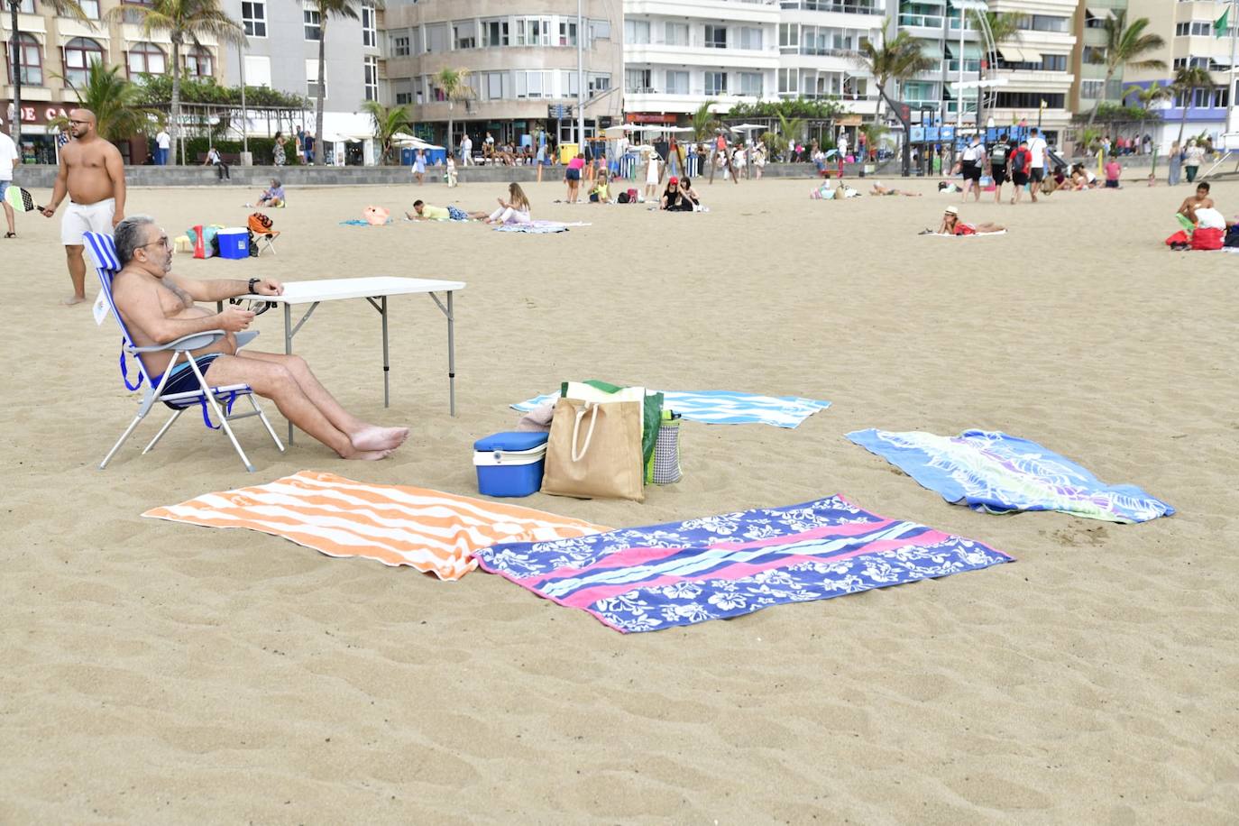 Las Canteras, preparada para los fuegos de San Juan