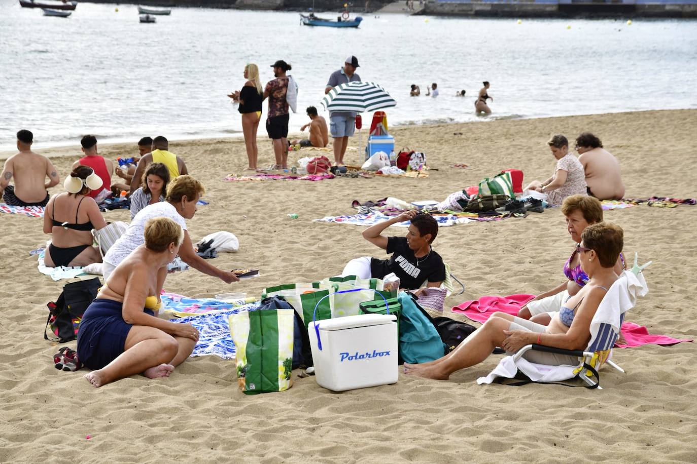Las Canteras, preparada para los fuegos de San Juan