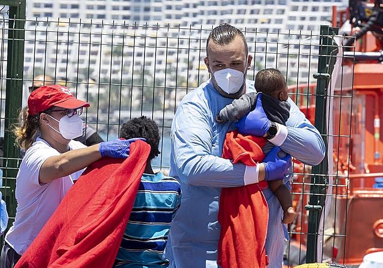 El Defensor del Pueblo abre una investigación por la patera que naufragó rumbo a Canarias